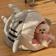 Lade das Bild in den Galerie-Viewer, Shark Pet Bed
